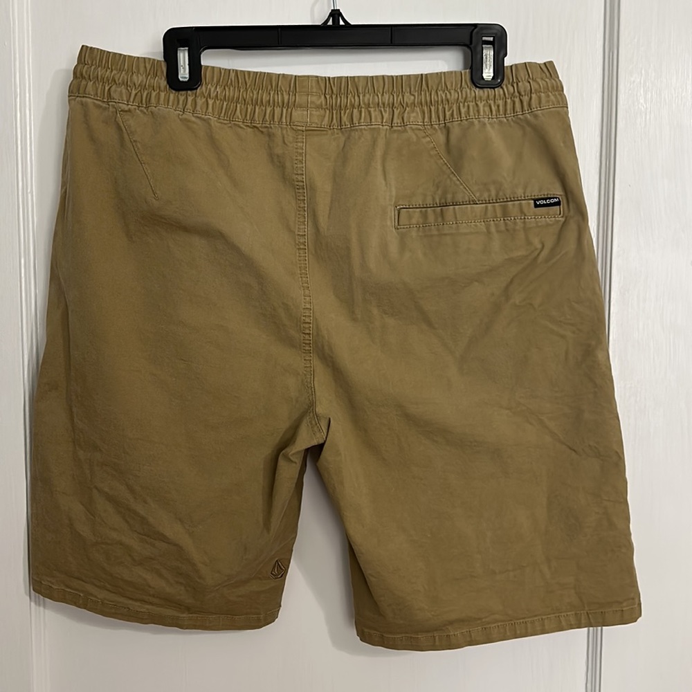 Volcom Khaki Drawstring Shorts Size Large - image 4